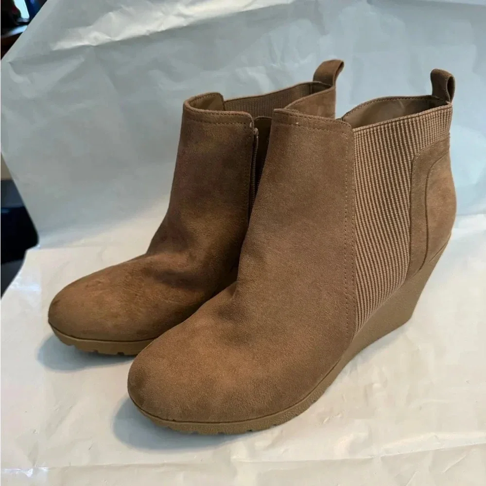 Mia Suede Wedge Heal Ankle Boot Size 9.5